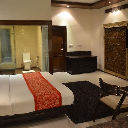 Hotel Klg International Zirakpur Kültér fotó