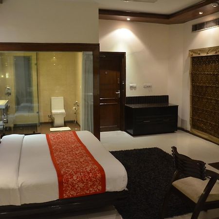 Hotel Klg International Zirakpur Kültér fotó