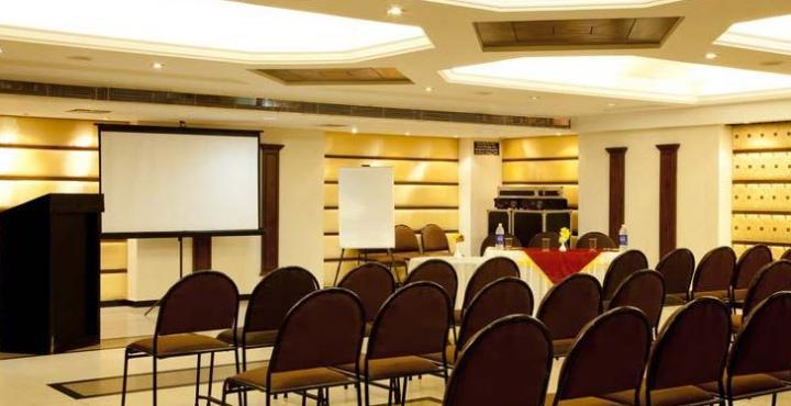 Hotel Klg International Zirakpur Kültér fotó