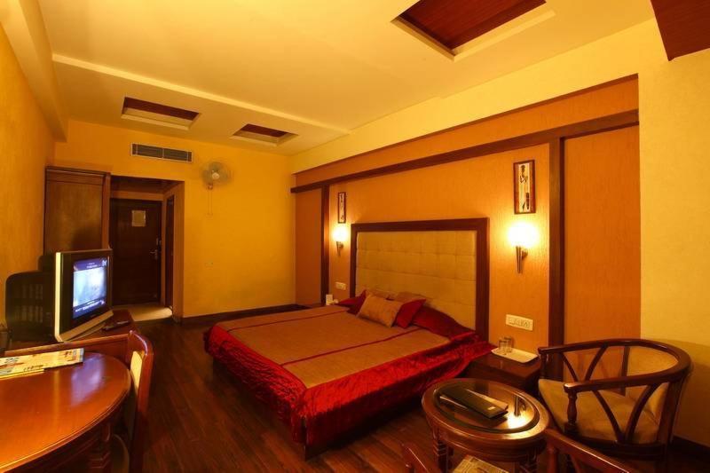 Hotel Klg International Zirakpur Kültér fotó