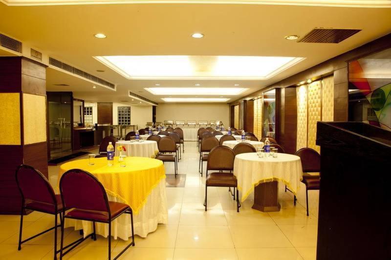 Hotel Klg International Zirakpur Kültér fotó