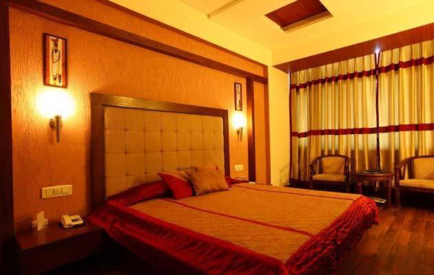 Hotel Klg International Zirakpur Kültér fotó