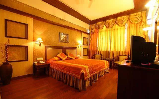 Hotel Klg International Zirakpur Kültér fotó