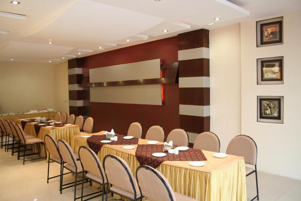 Hotel Klg International Zirakpur Kültér fotó