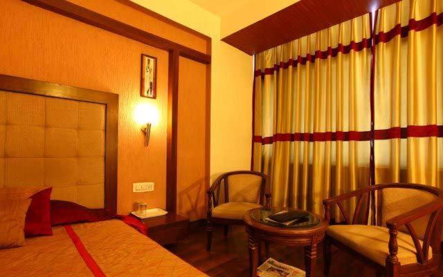 Hotel Klg International Zirakpur Kültér fotó