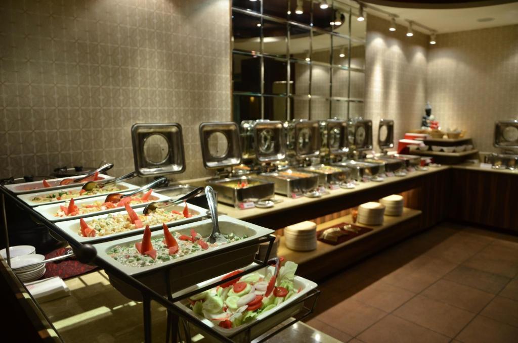 Hotel Klg International Zirakpur Kültér fotó