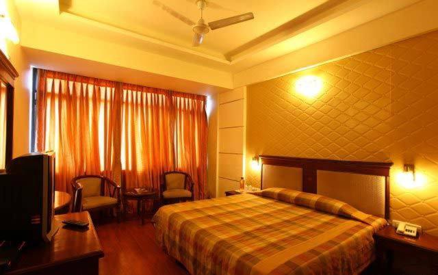 Hotel Klg International Zirakpur Kültér fotó