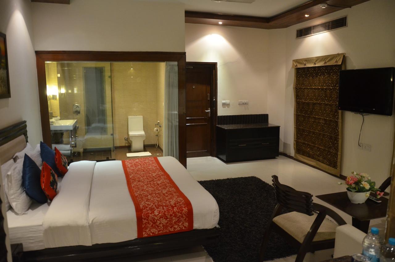 Hotel Klg International Zirakpur Kültér fotó