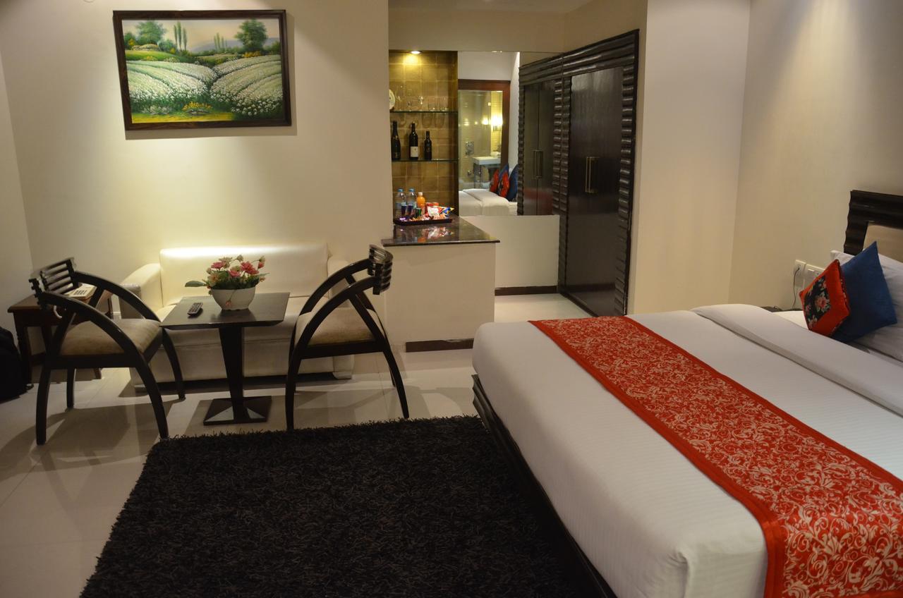 Hotel Klg International Zirakpur Kültér fotó