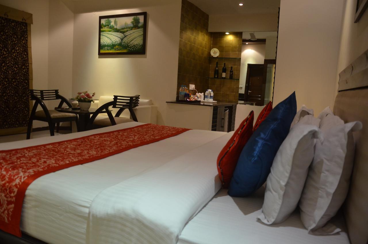 Hotel Klg International Zirakpur Kültér fotó