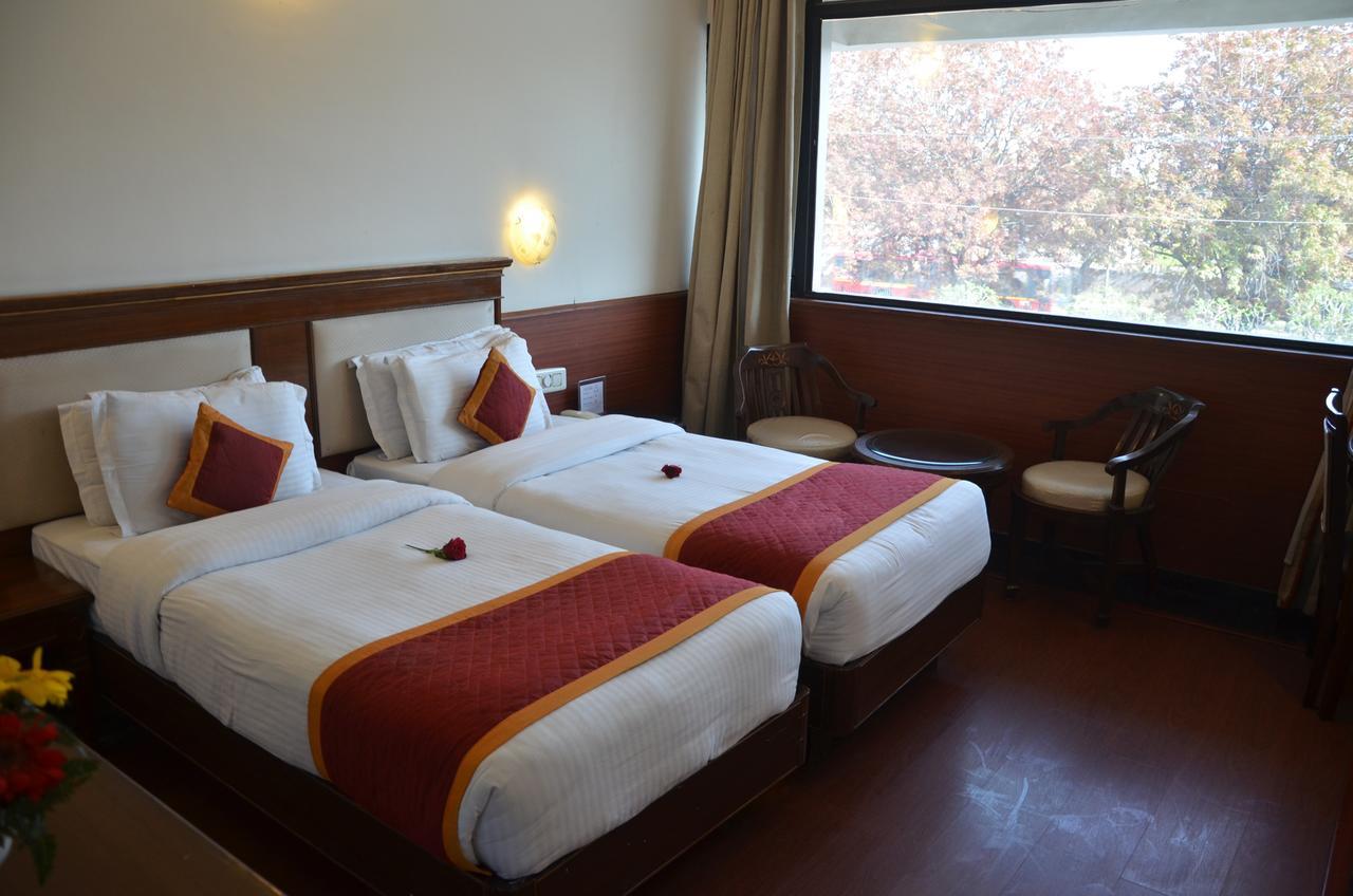 Hotel Klg International Zirakpur Kültér fotó