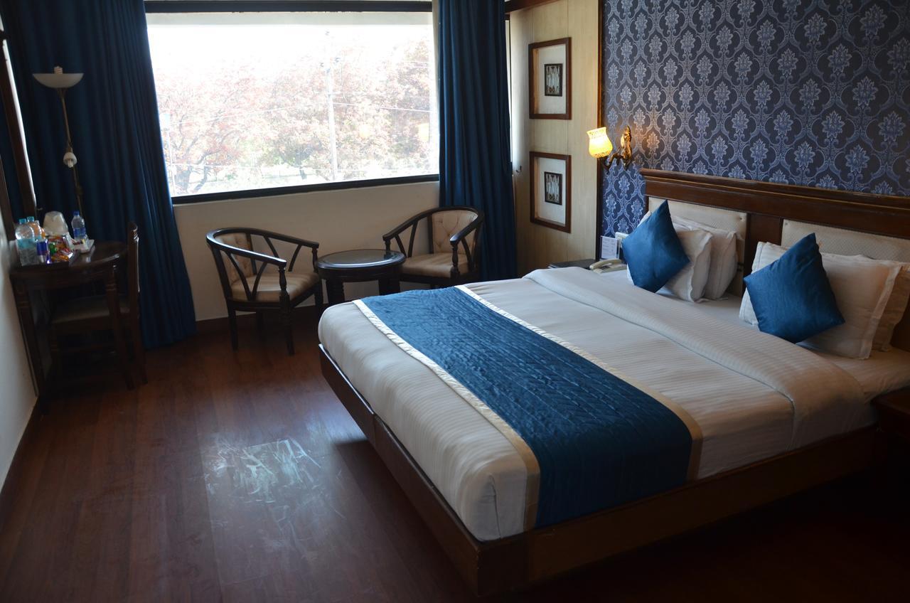 Hotel Klg International Zirakpur Kültér fotó