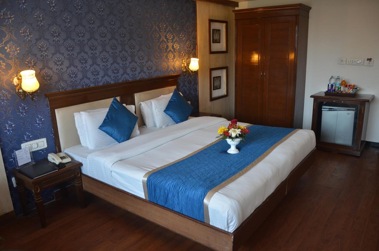 Hotel Klg International Zirakpur Kültér fotó