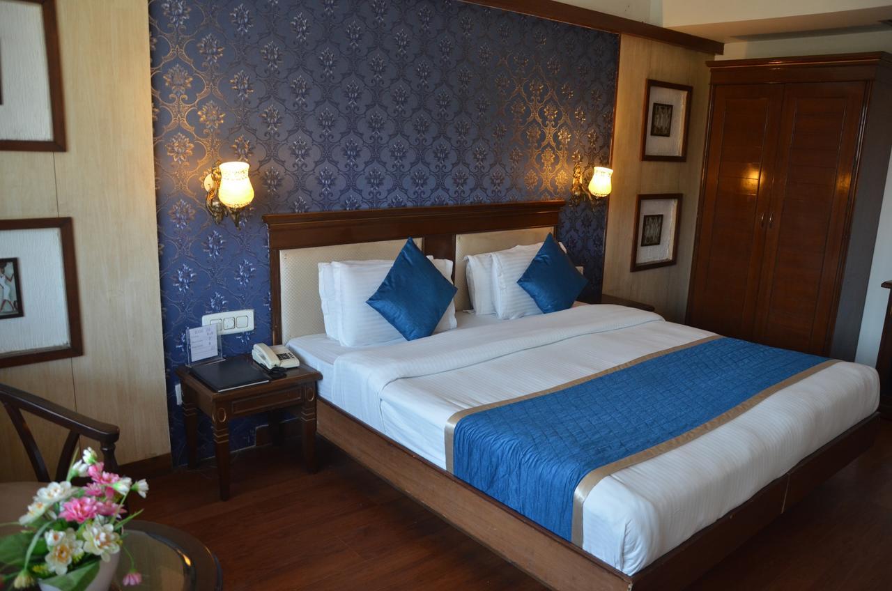 Hotel Klg International Zirakpur Kültér fotó