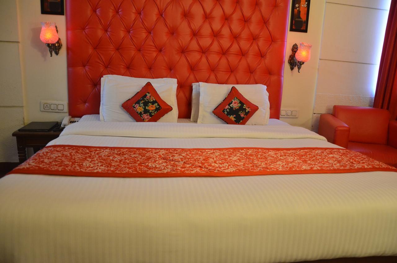 Hotel Klg International Zirakpur Kültér fotó