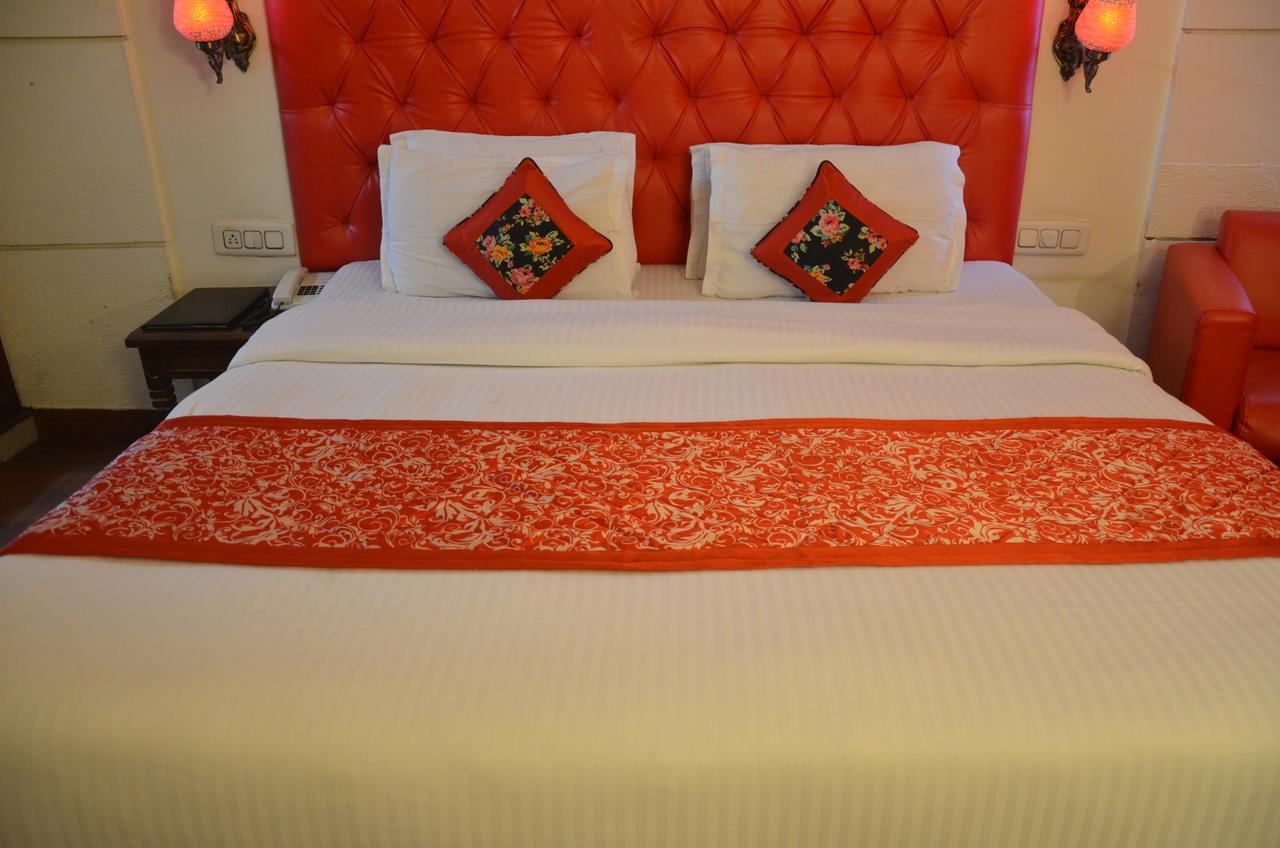 Hotel Klg International Zirakpur Kültér fotó