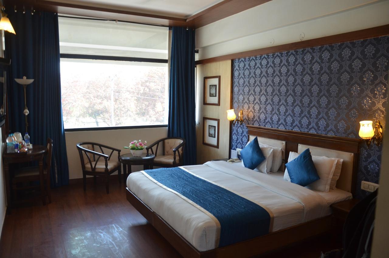 Hotel Klg International Zirakpur Kültér fotó