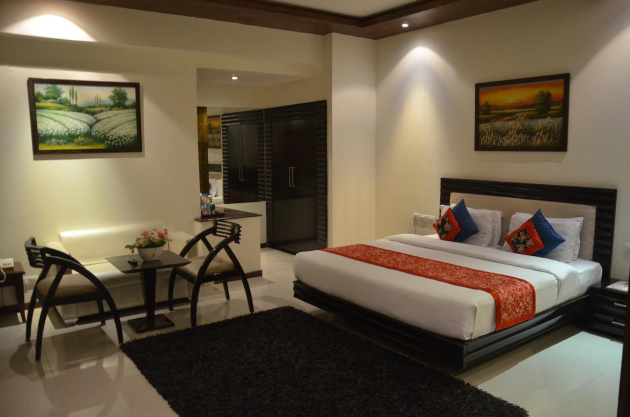 Hotel Klg International Zirakpur Kültér fotó